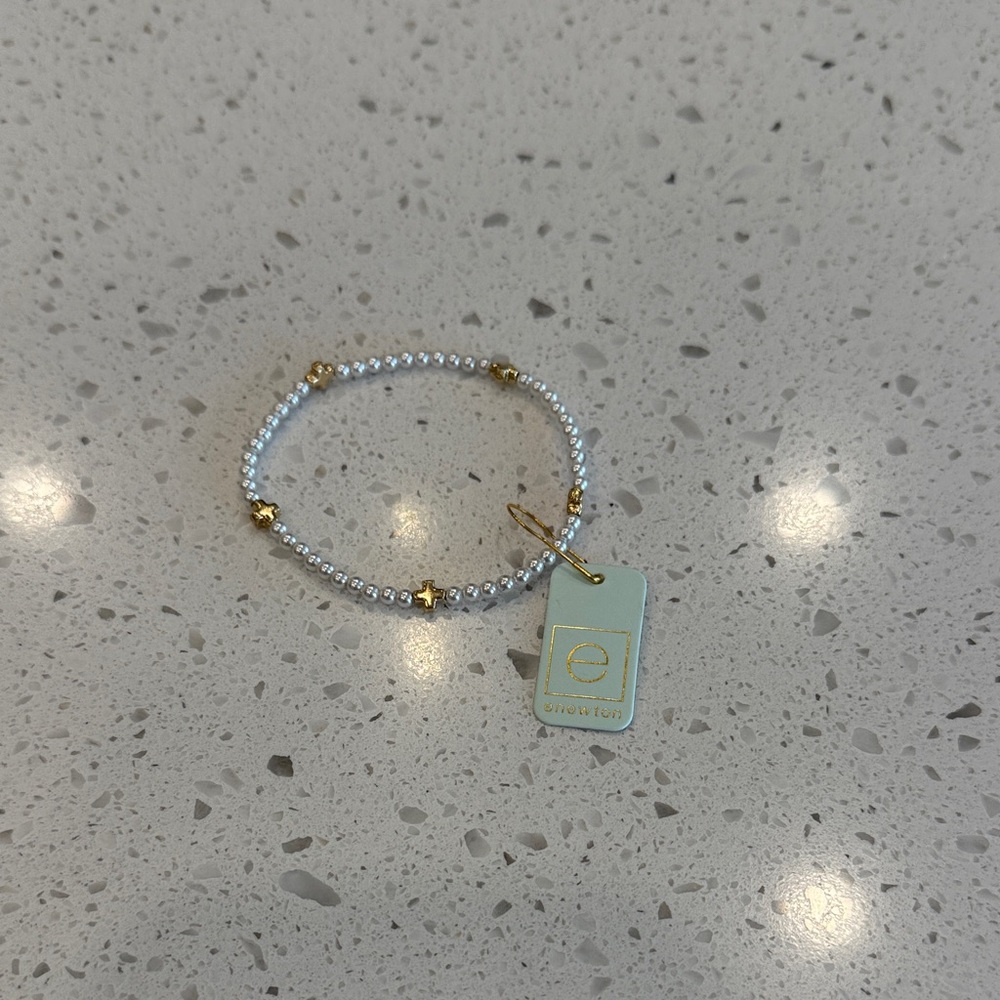 eNewton Signature Cross Pearl bracelet